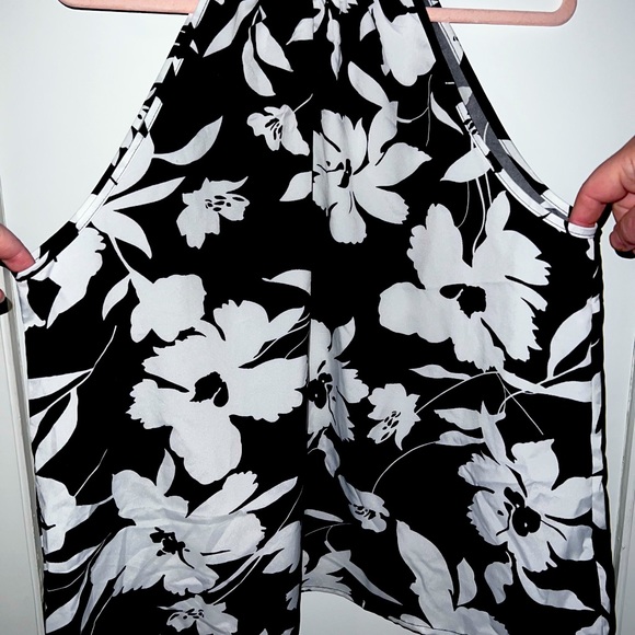 CUPSHE- Floral Print Halter Top, Sleeveless Tank Tops Shirts- Black and White - Picture 3 of 5